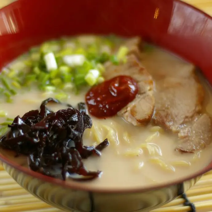 Spicy red miso topping and Ajituke (seasoning) kikurage on top of ramen