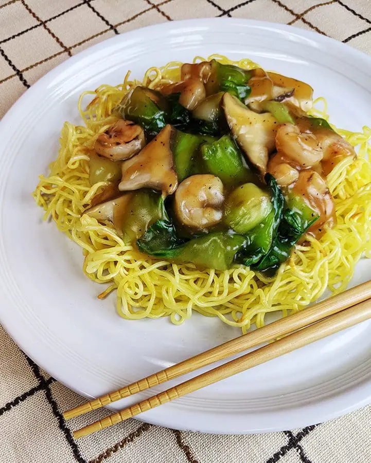 A savory gravy sauce with shrimps, bok choy, and eringi mushroom on top of yakisoba noodle