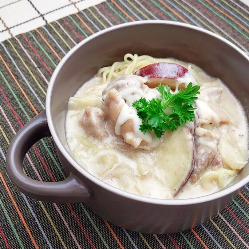 Nagasaki Champon with Chkmeruli (chicken cooked in garlic sauce) which is a traditional Georgian Dish