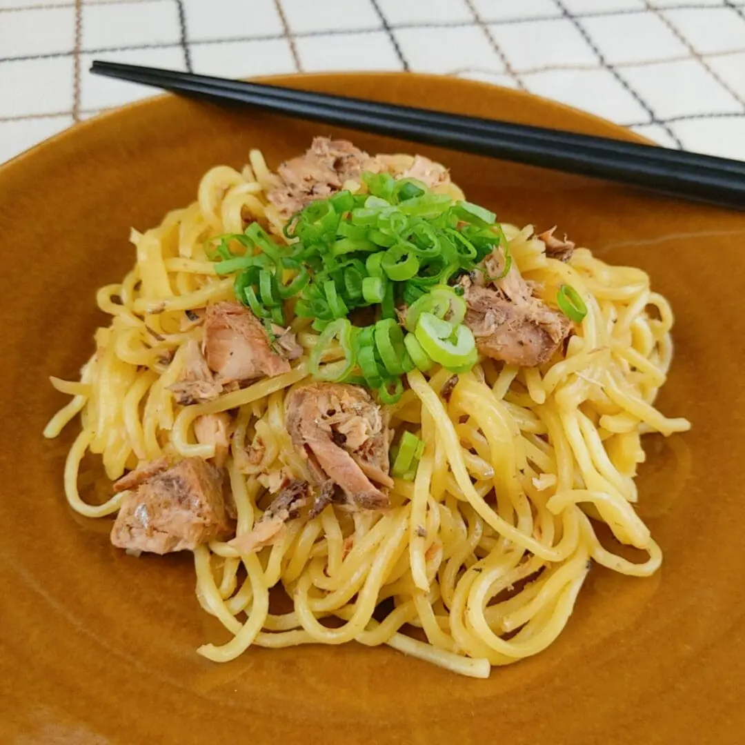 Kara soba (a dish from an island in Okinawa) topping with green onion and mackerel, simmered in miso