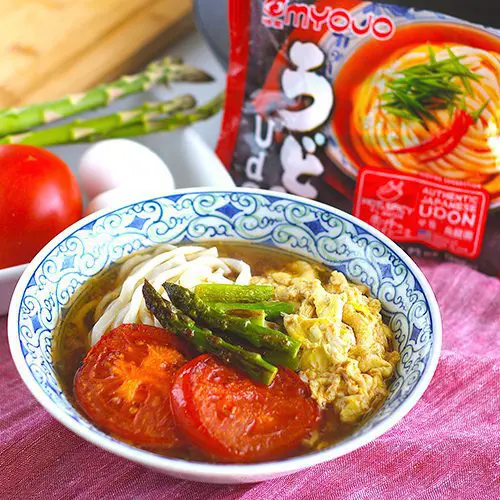 Hot and Spicy flavor udon topping with pan-grilled tomatoes, eggs, and asparagus