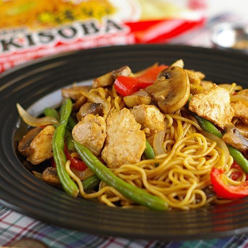 Original yakisoba topping with green beans, red bell pepper, chicken tenderloins