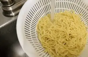 Hiyashi Chuka with Tomato Sauce Step 7 - Rinse the noodles in cold water and drain