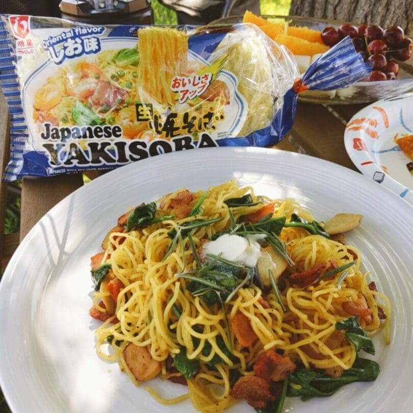 buttered yakisoba topping with rosemary, bacon, eringi mushrooms