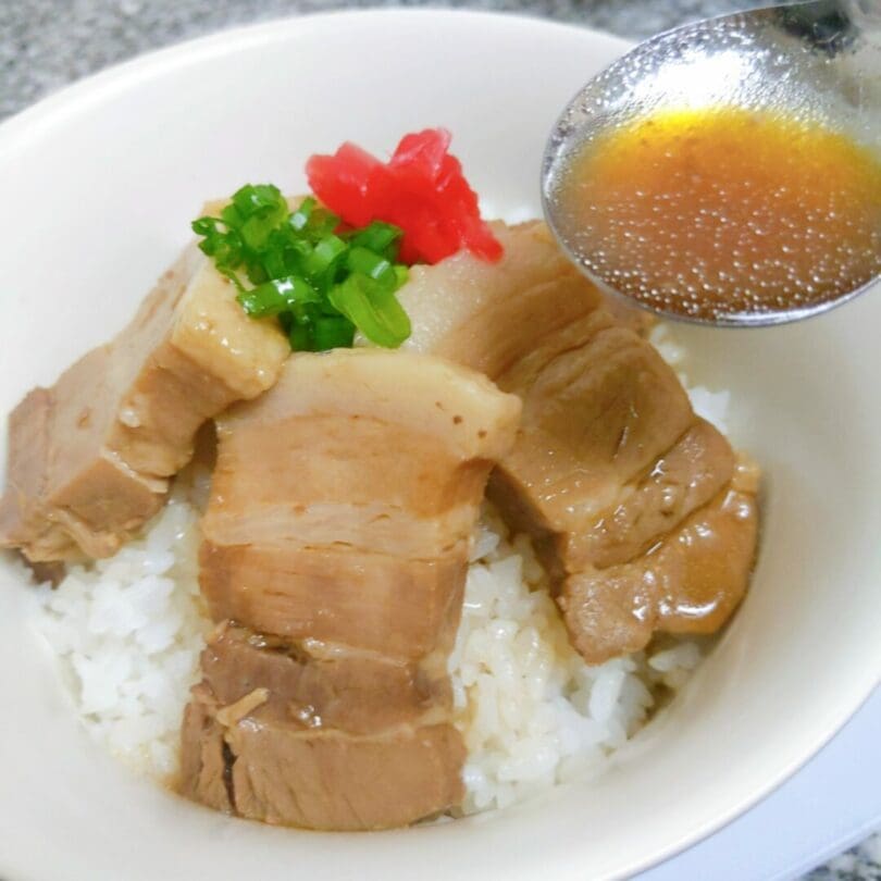 Pork rice bowl - pour the soup left