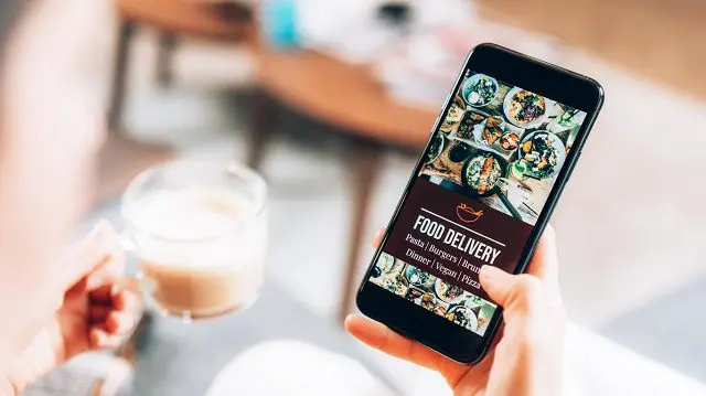 スマートフォンのフードデリバリーアプリ